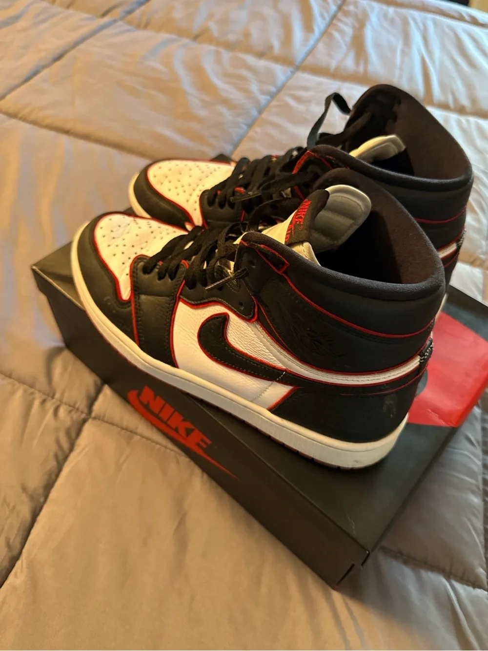 Nike Air Jordan 1 high - Bloodline Black, White & Red